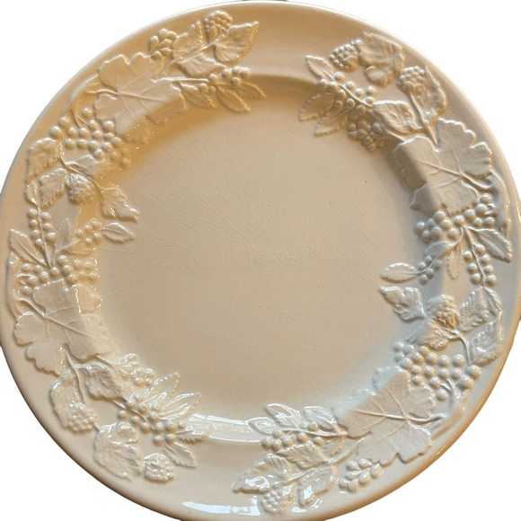 Stefani Dinner Plates Ceramic Embossed Grapes Set Of 5 Made In Italy White 10.5" - Picture 7 of 9